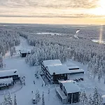 Fjällen Aurora Luxe Ski-in Ski-out By Aavalevi Levi